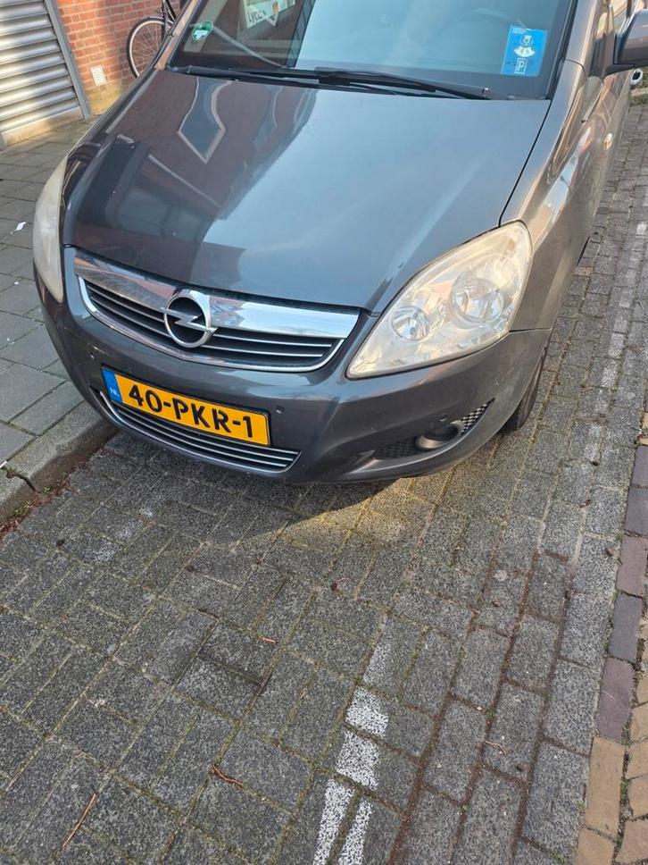 Opel zafira 18 16v 2011, Auto's, Opel, Bedrijf, ABS, Achteruitrijcamera, Airbags, Airconditioning, Bluetooth, Centrale vergrendeling