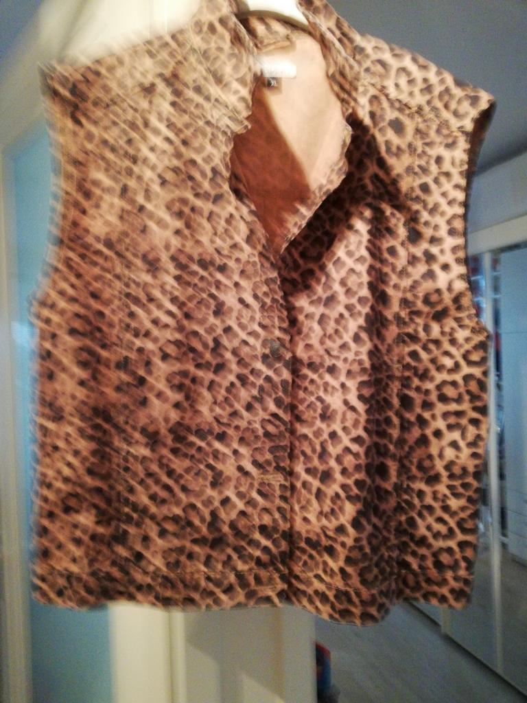 Nieuw mouwloos jackje. Tijgerdessin, Kleding | Dames, Bodywarmers, Verzenden, Nieuw, Maat 38/40 (M)