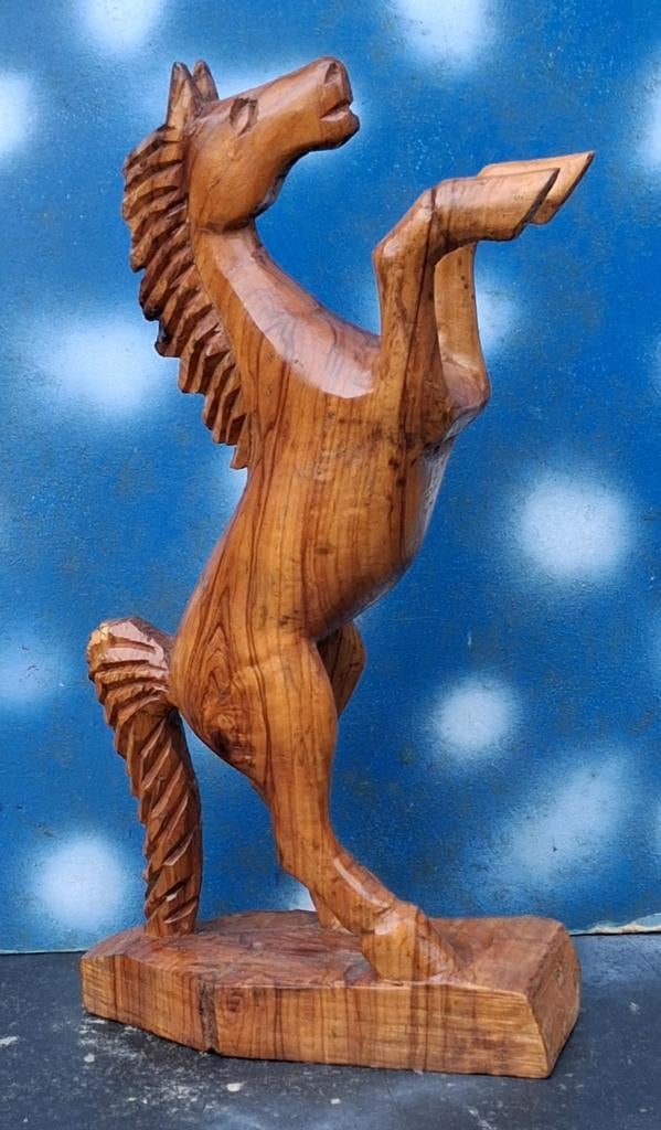 Paard, stijgerend. Houtsnijwerk.  38 cm., Ophalen
