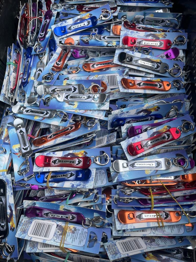 Partij van 300  sleutelhangers met opener - Diverse namen, Ophalen of Verzenden, Nieuw, Overige typen