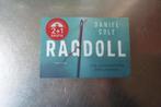 dwarsligger 445 Daniel Cole - Ragdoll, Ophalen of Verzenden, Zo goed als nieuw