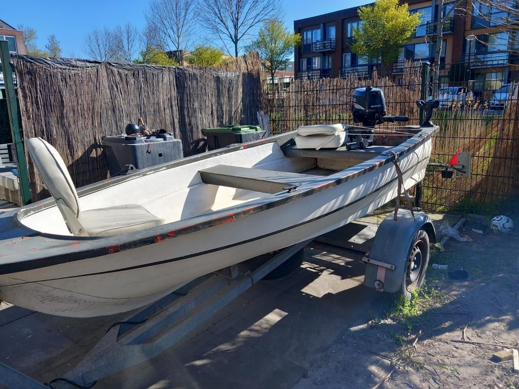 Complete visboot 3m + Suzuki 6PK + trailer (vaarklaar!), Ophalen, Tot 10 pk, 3 tot 6 meter, Buitenboordmotor