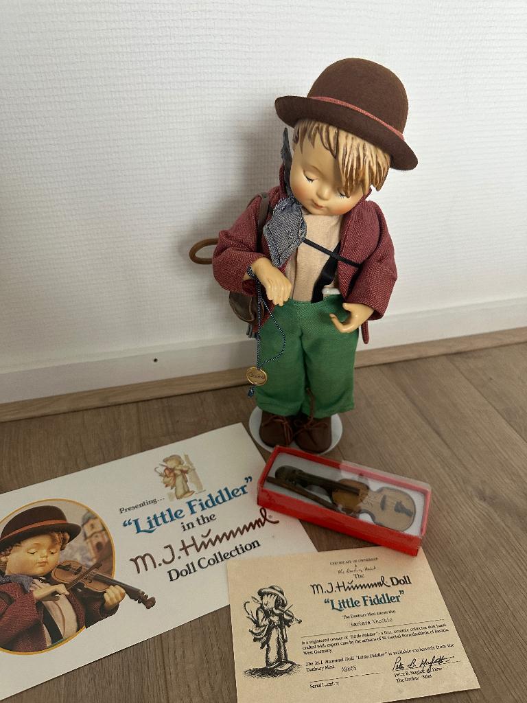 Little fiddler Hummel pop, Goebel, Verzamelen, Ophalen, Zo goed als nieuw, Pop