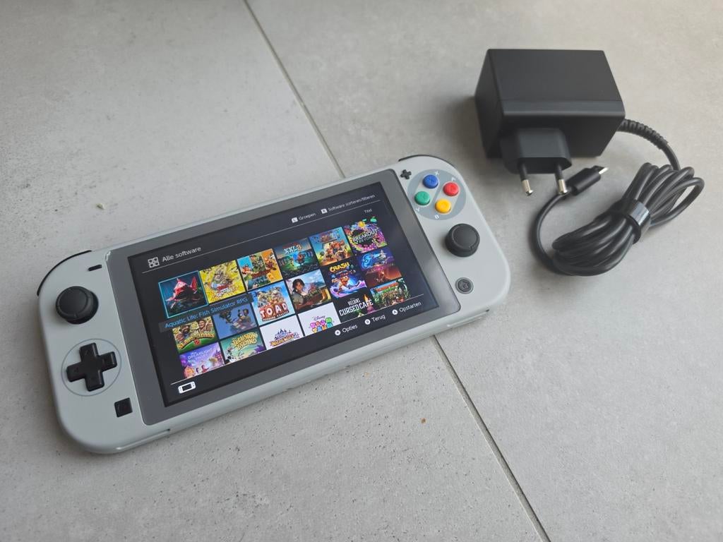 Nintendo Switch Lite 512gbcustom uitvoering collector’s item, Ophalen, Grijs, Zo goed als nieuw, Met beschermhoes of tas