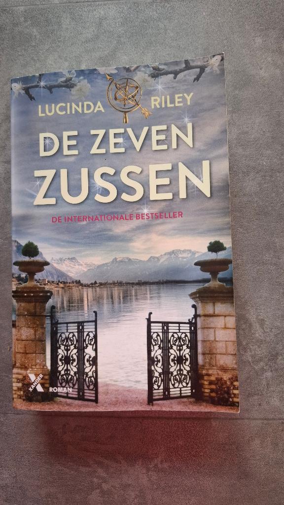 De Zeven Zussen (Lucinda Riley), Ophalen of Verzenden, Zo goed als nieuw, Lucinda Riley, Nederland