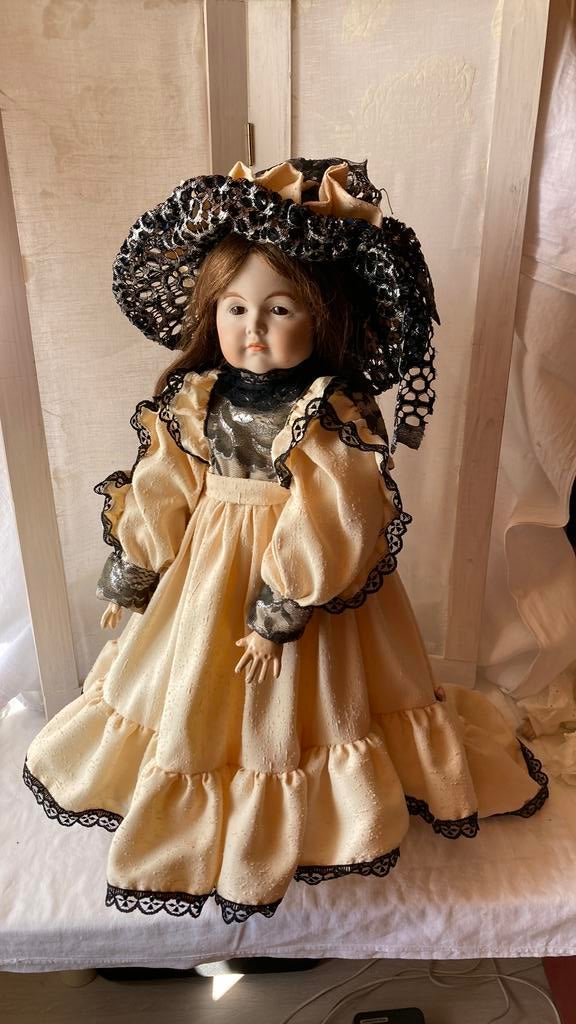 Mooie replica pop 60 cm, Ophalen of Verzenden, Zo goed als nieuw, Pop