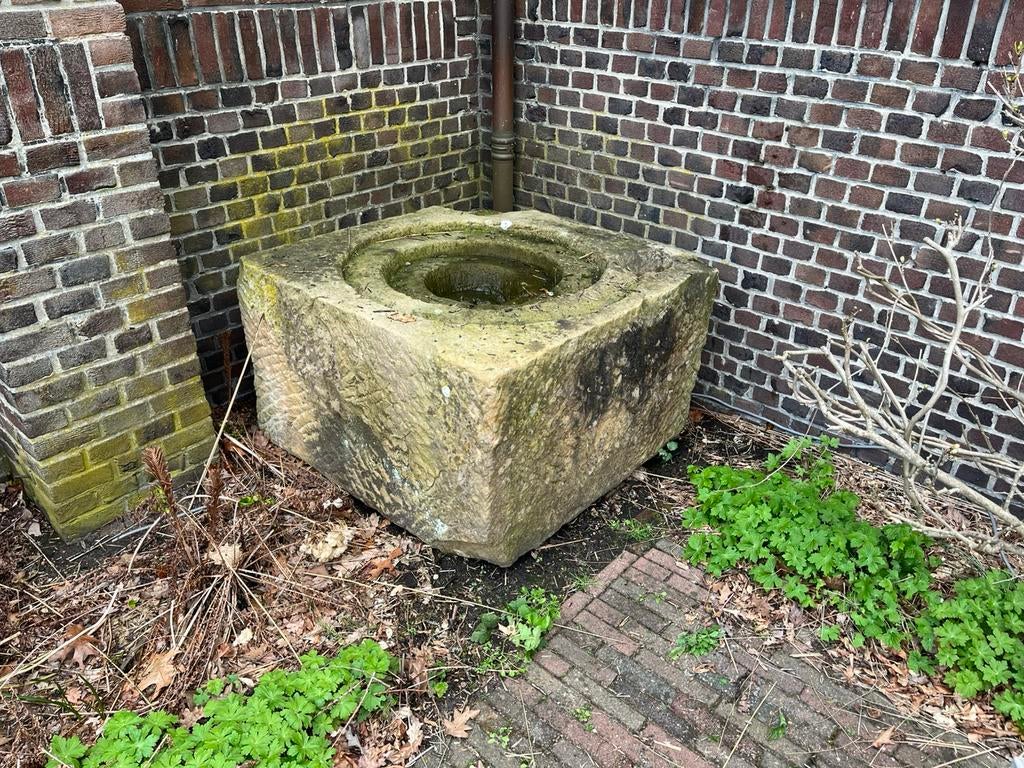 Zandstenen draaikolk fontein, Ophalen, Gebruikt, Overige materialen, Waterornament