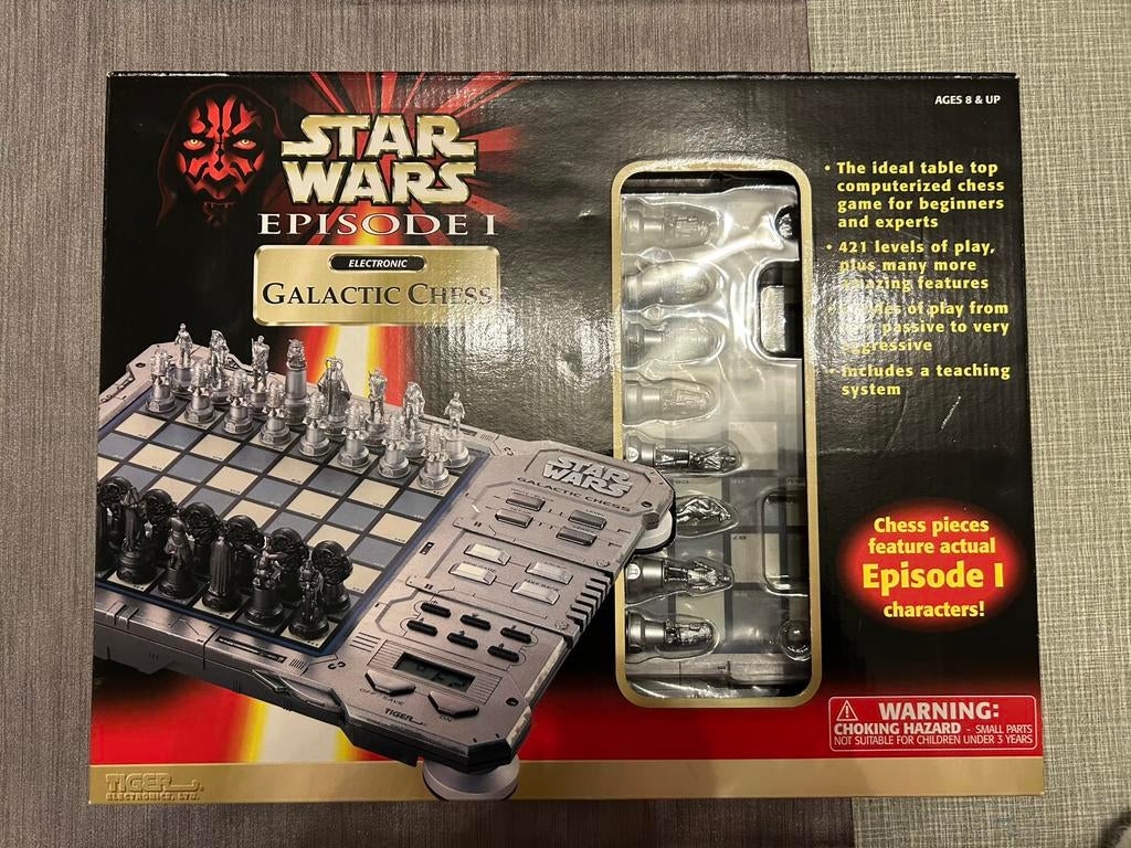 Star Wars galactic Chess (nieuw in doos), Ophalen of Verzenden, Nieuw, Spel