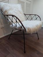 Fauteuil Kave Home Rotan met zachte witte kussens, Huis en Inrichting, Ophalen, Wit, Eén