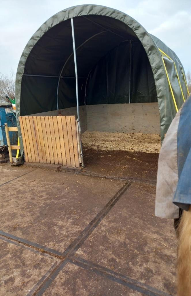 Weidetent/schuilstal, Dieren en Toebehoren, Overige Dieren-accessoires, Zo goed als nieuw, Ophalen