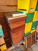 Red cedar bijenkast, Bijen