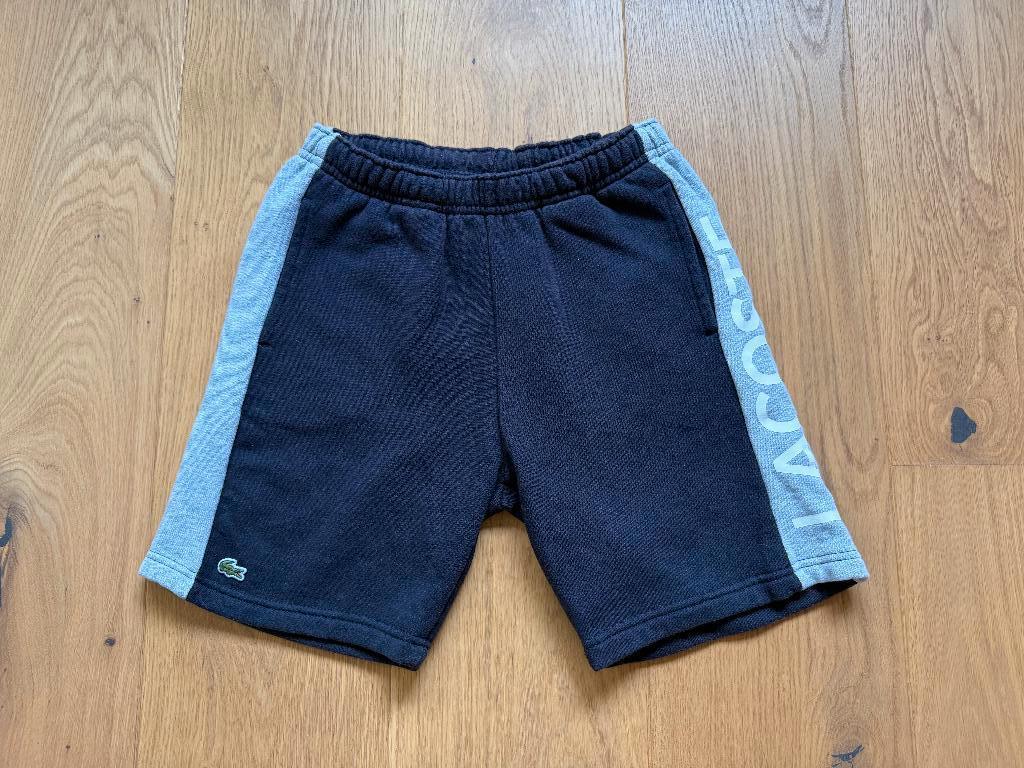 Korte broek Lacoste maat 140, Kinderen en Baby's, Kinderkleding | Maat 140, Zo goed als nieuw, Lacoste, Jongen, Ophalen