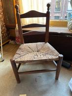 Vintage houten kinderstoeltje met rieten zitting, Huis en Inrichting, Stoelen, Ophalen, Gebruikt, Bruin, Eén