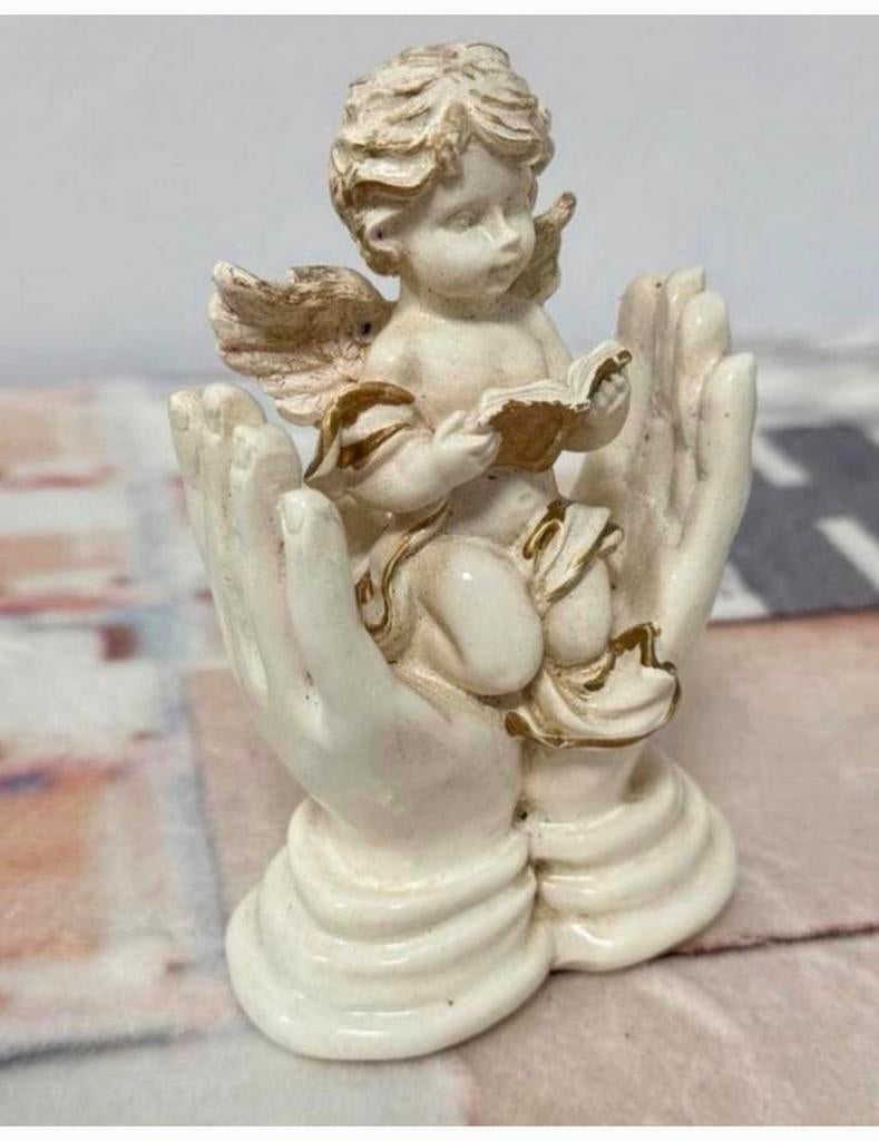 Antiek beeld beeldje cherubijn engel in hand handen met boek, Ophalen of Verzenden
