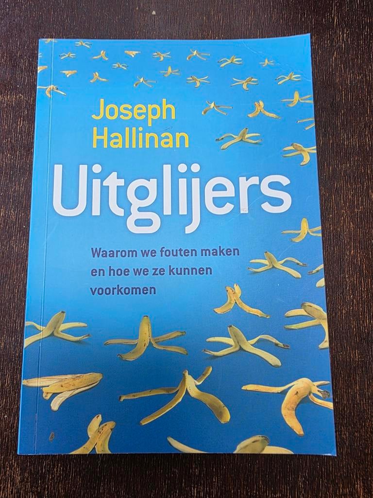 Uitglijers - Joseph Hallinan, Ophalen of Verzenden, Zo goed als nieuw, Joseph Hallinan