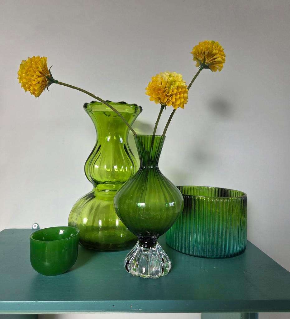 Vintage groene vazen en 2 waxinelichtjes zgan, Overige kleuren, Ophalen of Verzenden, Minder dan 50 cm, Glas