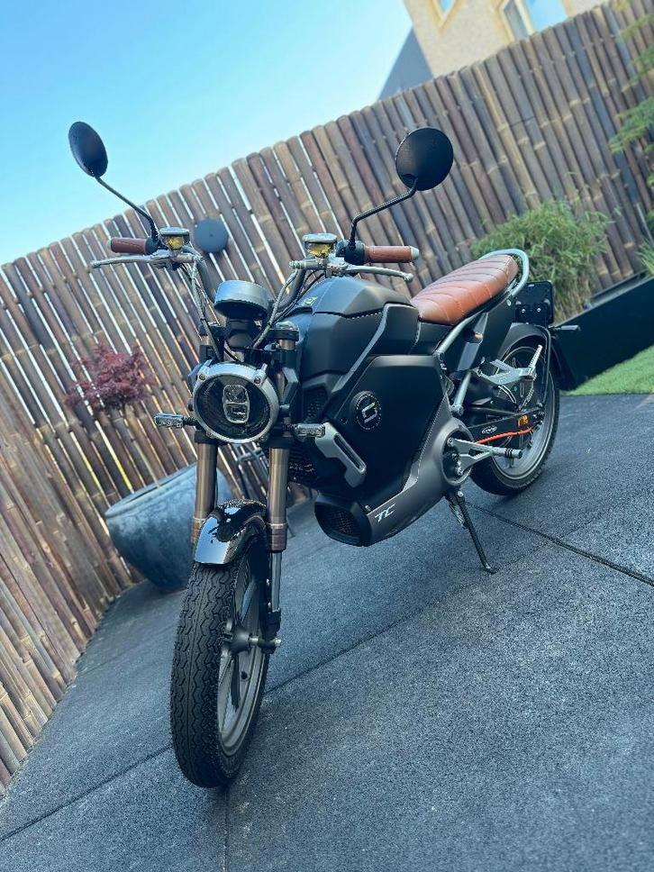 Unieke Super Soco TC mat zwart gewrapped, Fietsen en Brommers, Scooters | Overige merken, Zo goed als nieuw, Maximaal 45 km/u