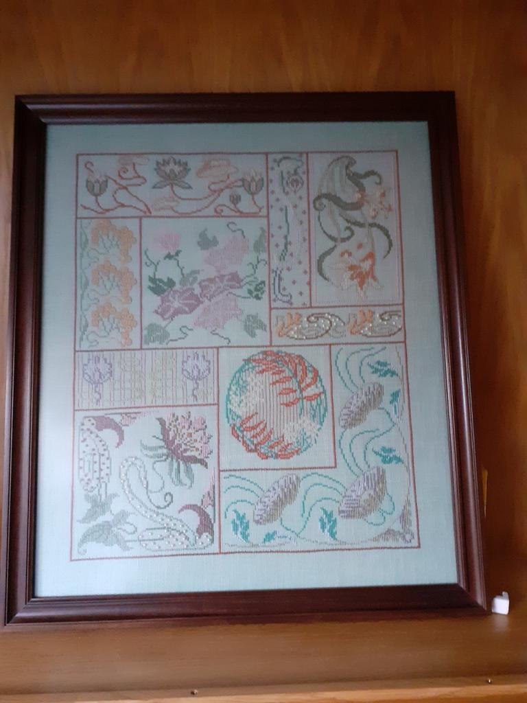 Ingelijst borduurwerk met bloemenpatronen, Ophalen of Verzenden, Overige typen