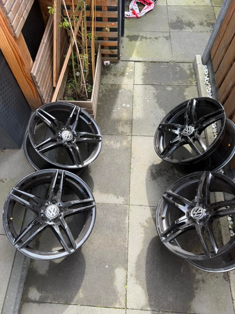 Volkswagen Mercedes velgen 18 inch zwart, Auto-onderdelen, Banden en Velgen, 18 inch, Gebruikt, Velg(en), Verzenden