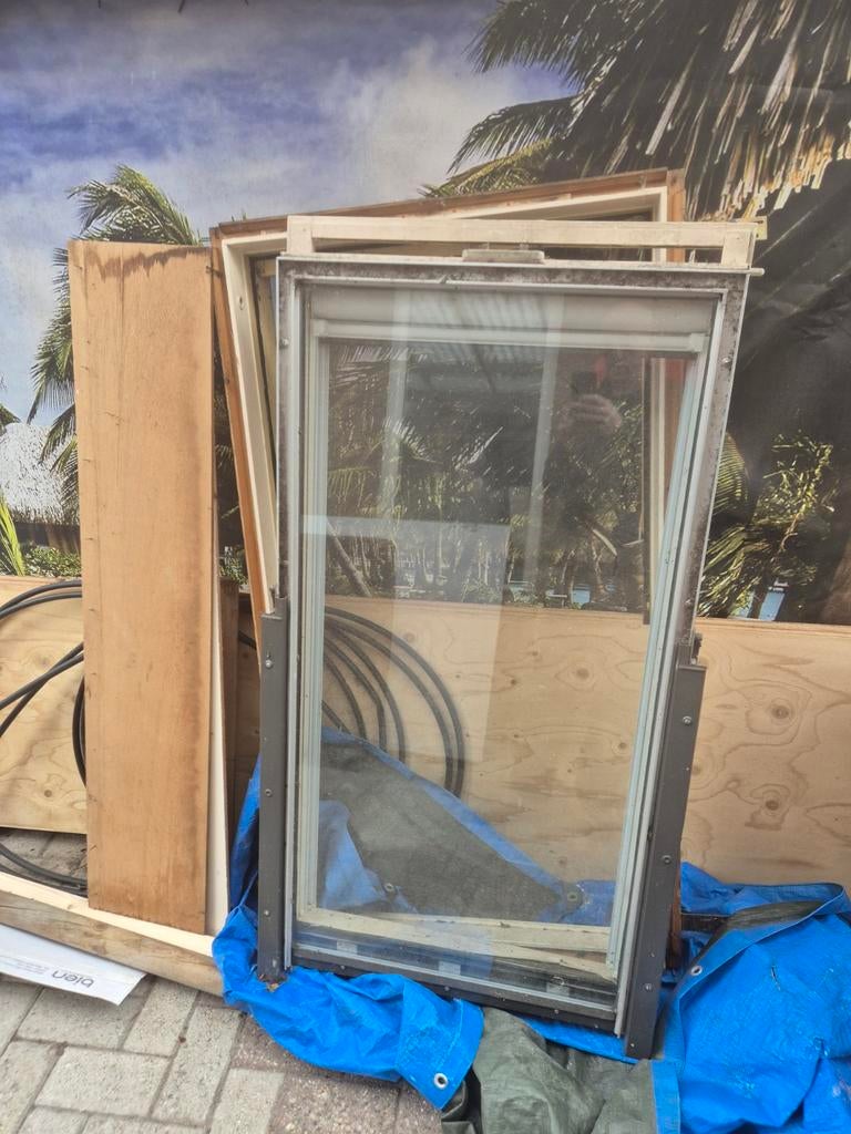 Velux dakraam compleet binnen/buiten ggl-2 teab moet weg., Doe-het-zelf en Verbouw, Glas en Ramen, Ophalen, Minder dan 80 cm, Dakraam