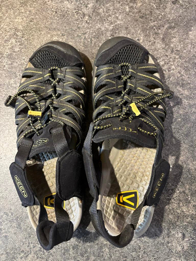 Keen sandalen maat 43- Zwart/Geel, Ophalen of Verzenden, Zo goed als nieuw