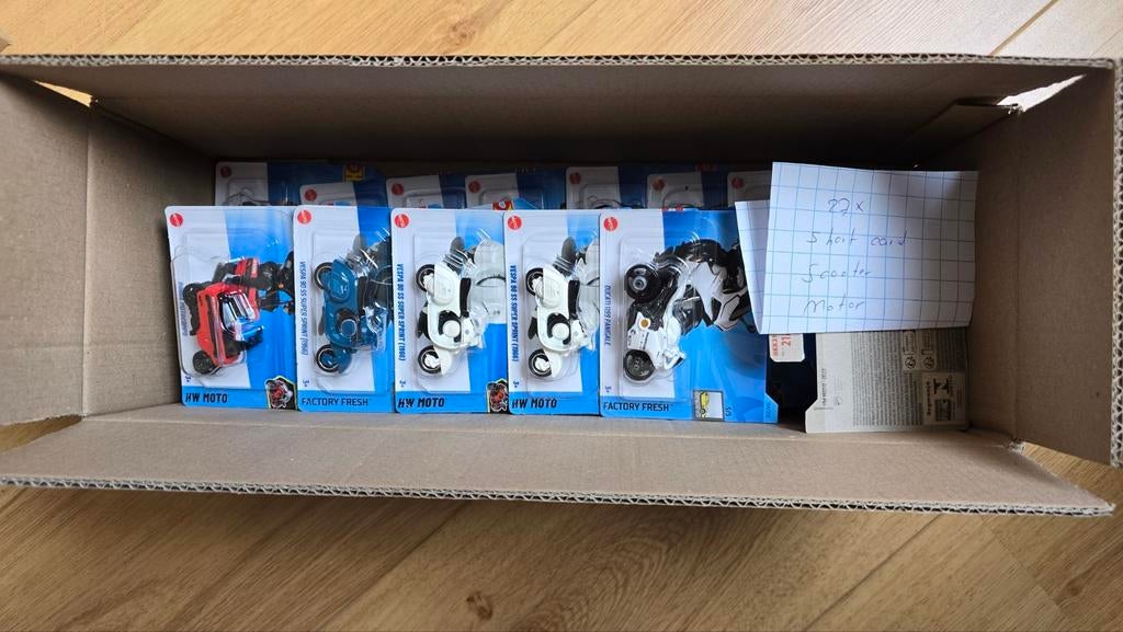 Hot Wheels Partij: 27 Motoren en Scooters op Short Card, Hobby en Vrije tijd, Modelauto's | Overige schalen, Ophalen of Verzenden