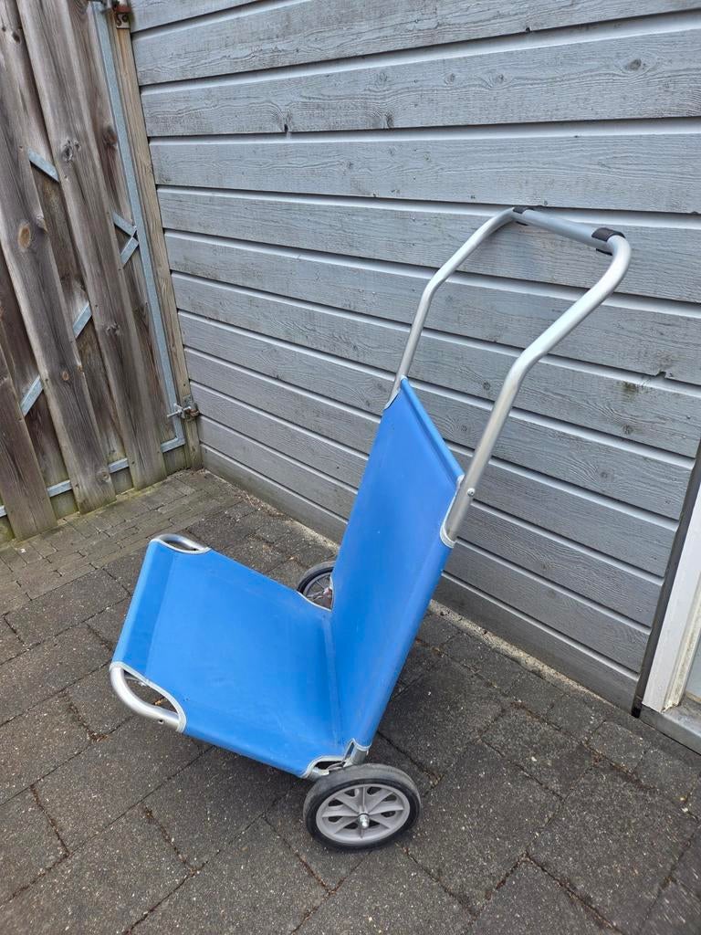 Strandkarretje blauw, Ophalen