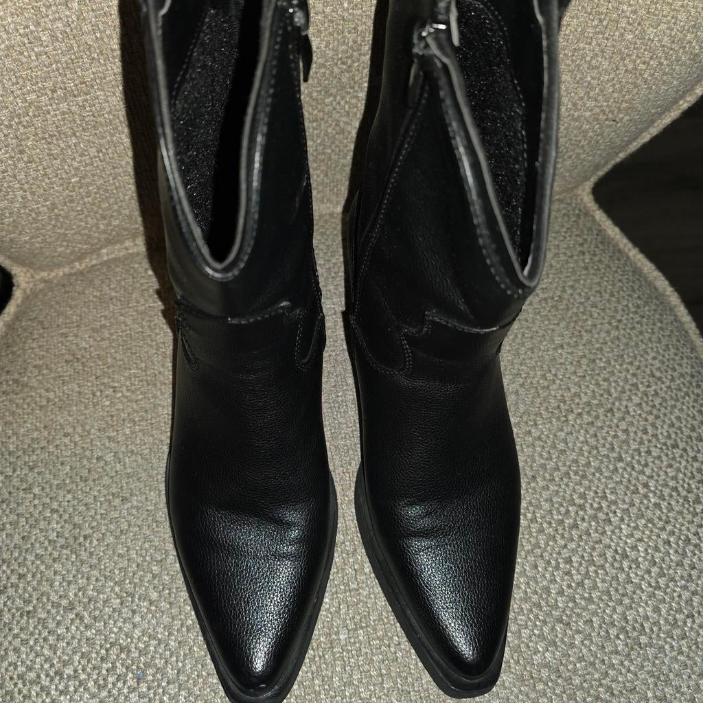 Zwarte laarzen met rits maat 37, Kleding | Dames, Schoenen, Ophalen of Verzenden, Zo goed als nieuw, Zwart, Hoge laarzen