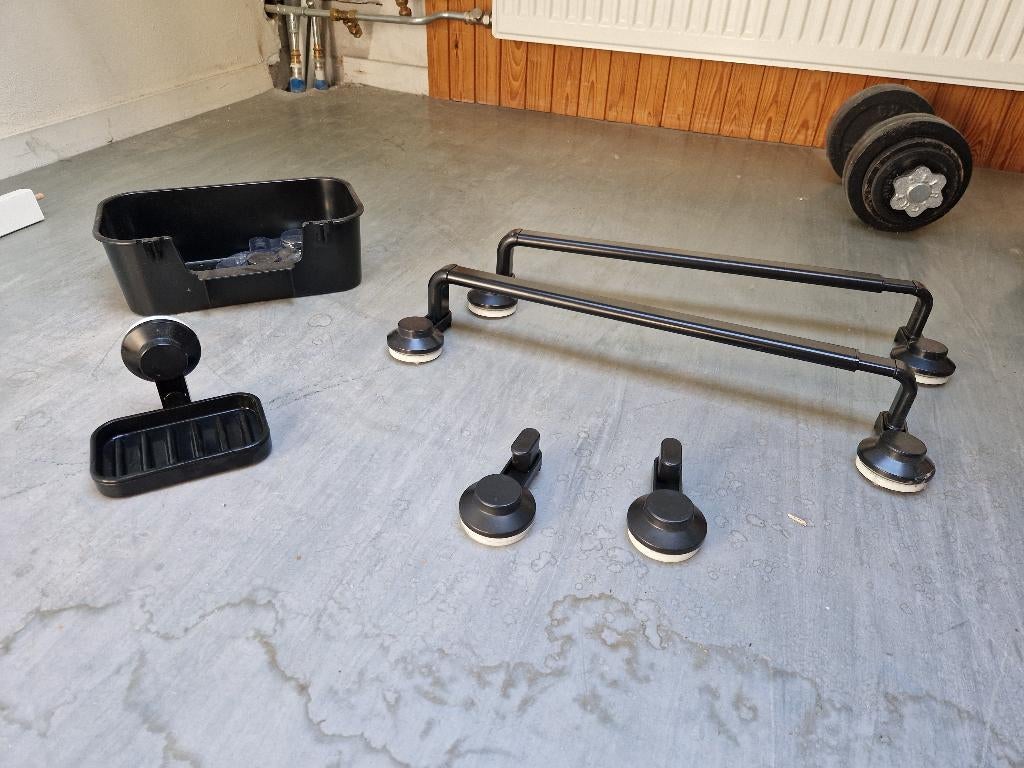 Ikea Tisken setje: handdoekenrek, haakjes, zeepbakje en mand, Huis en Inrichting, Ophalen, Zo goed als nieuw, Zwart, Handdoekenrek