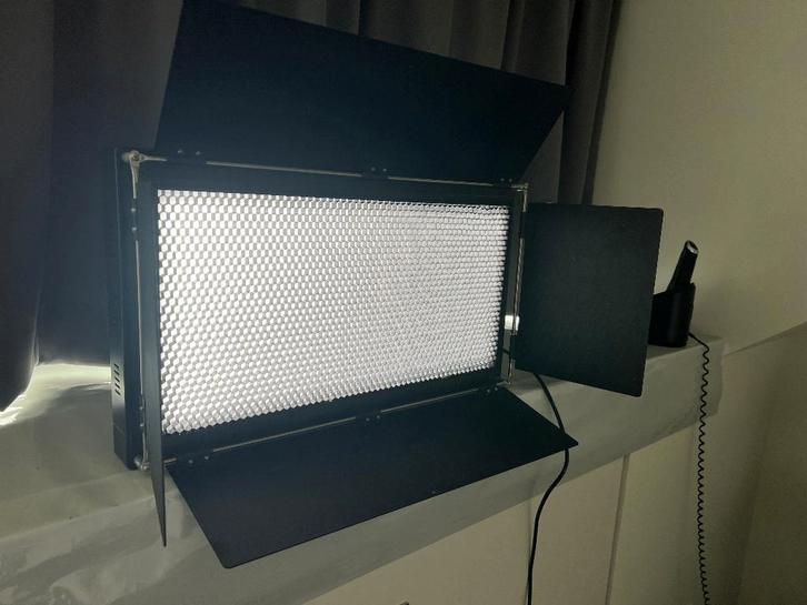 BRESSER LR-2000 LED soft-light 200W CRI  95%, Audio, Tv en Foto, Fotografie | Fotostudio en Toebehoren, Zo goed als nieuw, Lamp of Flitsset