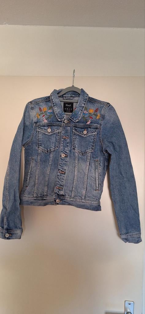 Spijkerjasje met bloemen borduursel, Kleding | Dames, Jassen | Zomer, Ophalen, Zo goed als nieuw, Blauw
