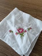 Fijn zakdoekje met geborduurde bloem erop, Ophalen of Verzenden