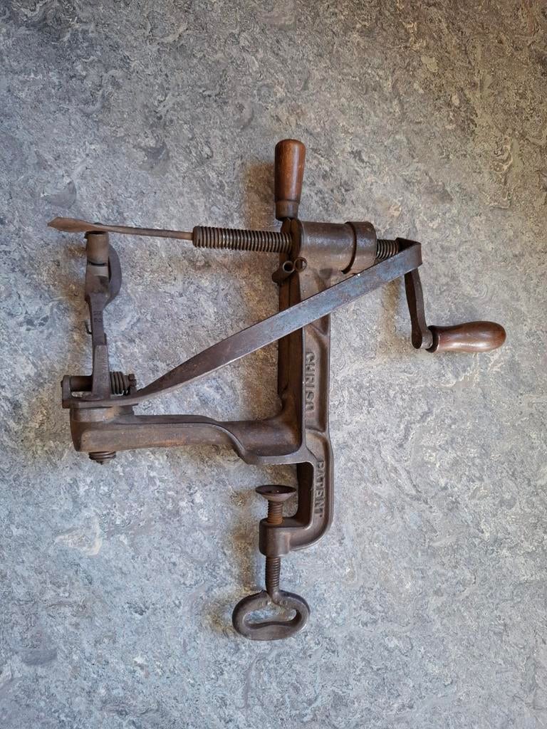 Oude ijzeren appelboor met slinger, Ophalen of Verzenden