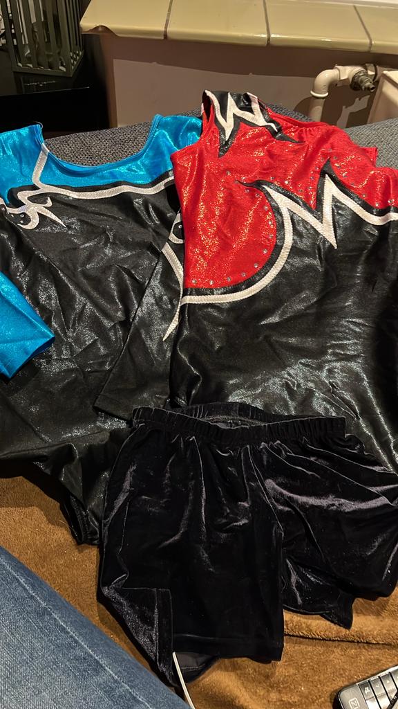 2 Turnpakjes, 1 zonder en 1 met mouwen, maat 164, Ophalen of Verzenden, Gebruikt