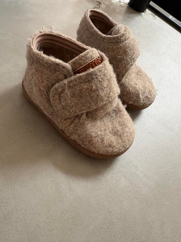 Warme wollen slofjes baby, Ophalen of Verzenden, Zo goed als nieuw, Jongetje of Meisje, Slofjes