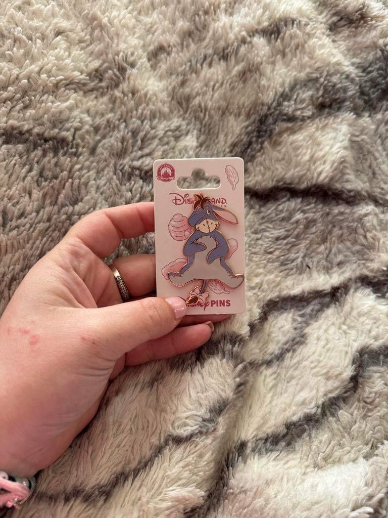Disney eeyore pin, Verzamelen, Ophalen of Verzenden, Winnie de Poeh of vrienden, Nieuw, Overige typen