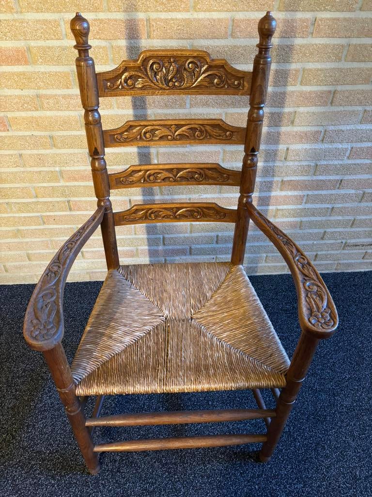 Vintage stoel met mooi houtsnijwerk, Antiek en Kunst, Antiek | Meubels | Stoelen en Banken, Ophalen of Verzenden
