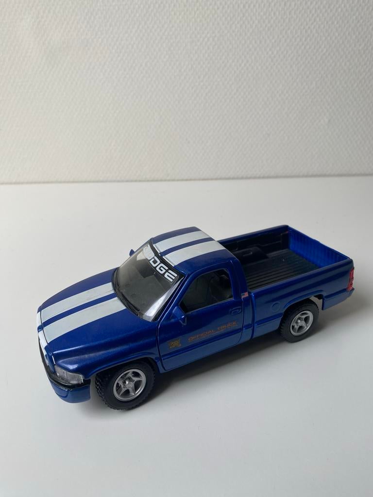 Drie modelauto's: Dodge Ram en Ford F-150, Overige merken, Gebruikt, 1:50 of kleiner, Auto