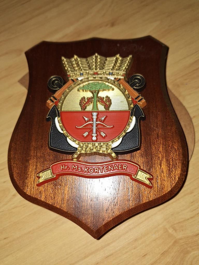 Wapenschild Hr.Ms Kortenaer S fregat Koninklijke Marine, Verzamelen, Militaria | Algemeen, Verzenden, Marine, Nederland, Embleem of Badge