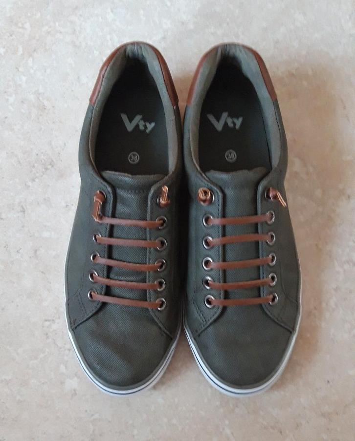 Donkergroene instappers mt 38, Kleding | Dames, Schoenen, Zo goed als nieuw, Instappers, Groen, Ophalen of Verzenden