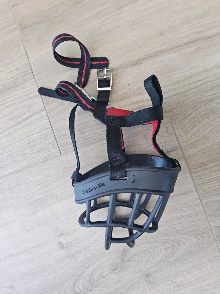 Honden muilkorf Baskerville size 5, Dieren en Toebehoren, Honden-accessoires, Ophalen of Verzenden, Zo goed als nieuw