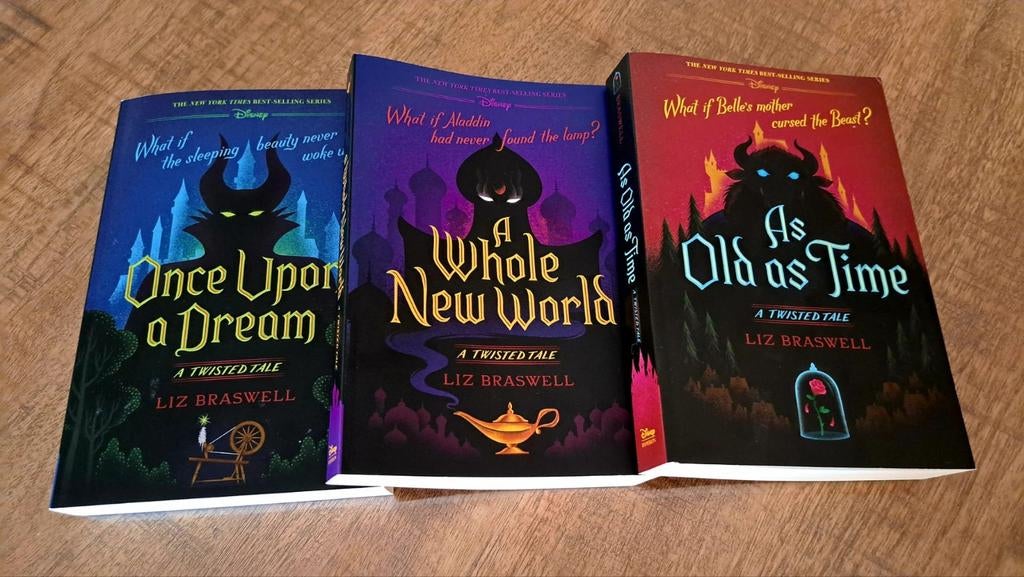 3x Disney Twisted Tales boeken – zo goed als nieuw, Boeken, Ophalen, Zo goed als nieuw, Liz braswell