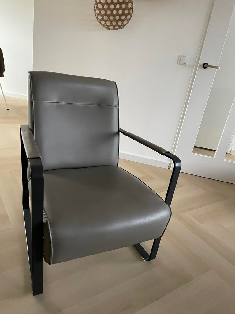 Leren fauteuil henders en hazel (grijs), Huis en Inrichting, Fauteuils, Ophalen, Zo goed als nieuw, 75 tot 100 cm, 50 tot 75 cm