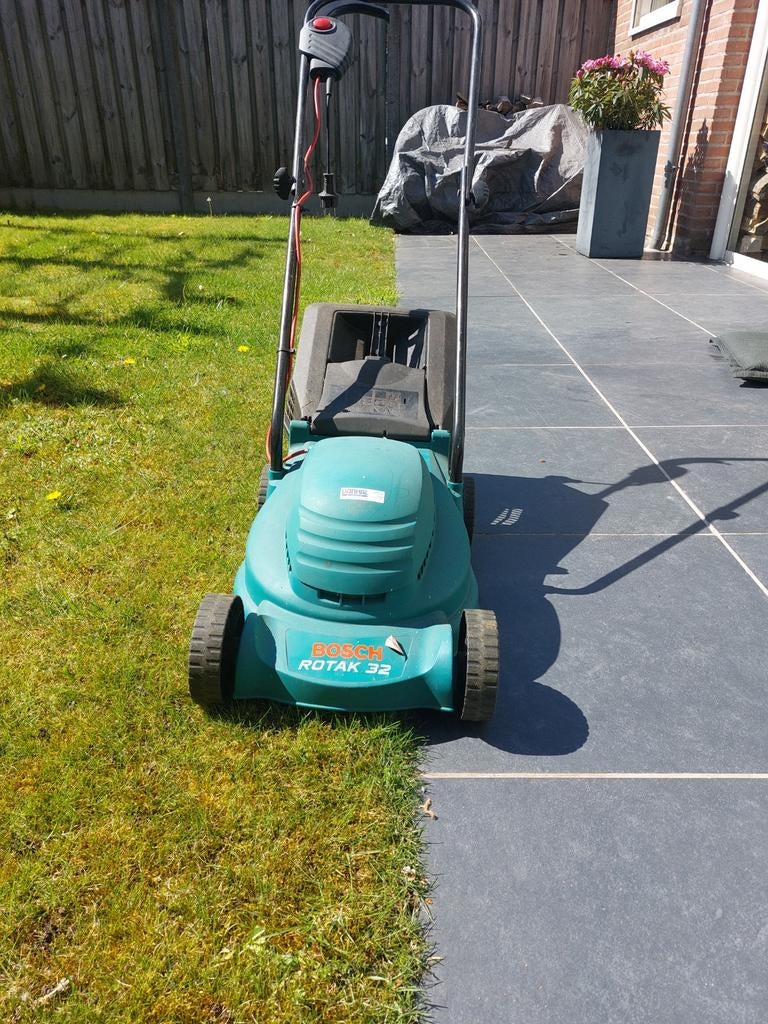 Bosch Rotak 32 elektrische grasmaaier met opvangbak, Ophalen, Cirkelmaaier, Gebruikt, Elektrische grasmaaier
