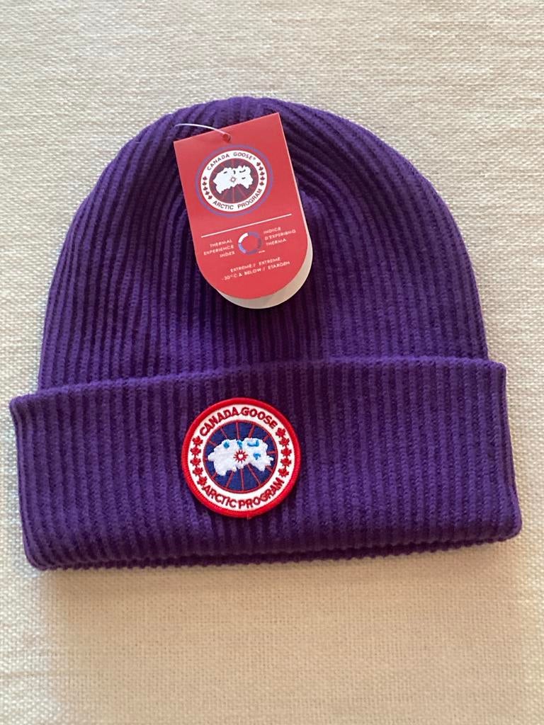 Canada Goose Muts - Paars, Kleding | Dames, Mutsen, Sjaals en Handschoenen, Ophalen of Verzenden, Nieuw, Maat 38/40 (M), Muts
