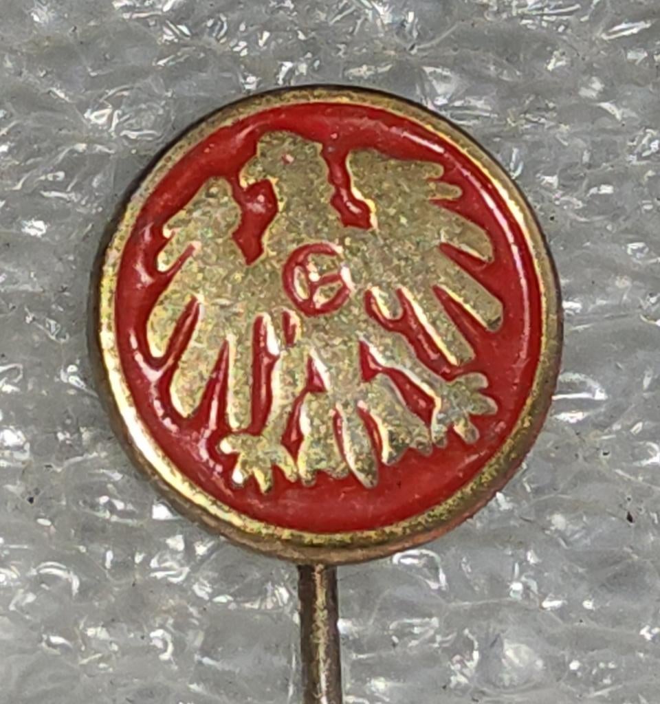 Speldje Eintracht Frankfurt Adelaar Logo Voetbal, Verzamelen, Ophalen of Verzenden, Gebruikt, Sport, Speldje of Pin
