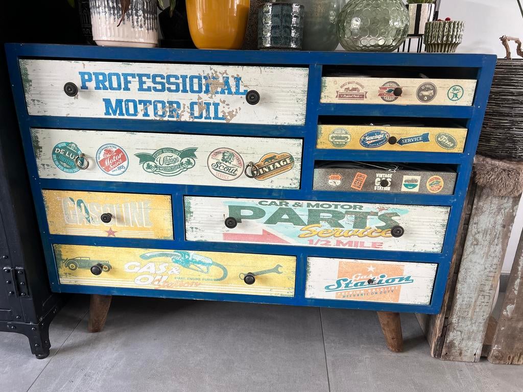 Unieke ladekast met vintage auto- en motorolie prints, Huis en Inrichting, Kasten | Ladekasten, Gebruikt, 5 laden of meer, Minder dan 100 cm
