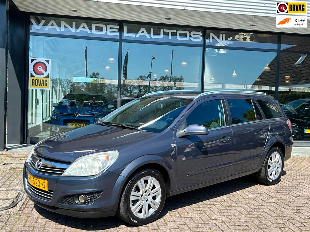 Opel Astra Wagon 1.6 Essentia Airco Cruise Trekhaak Dealeron, Auto's, Opel, Voorwielaandrijving, Gebruikt, Zwart, 4 cilinders