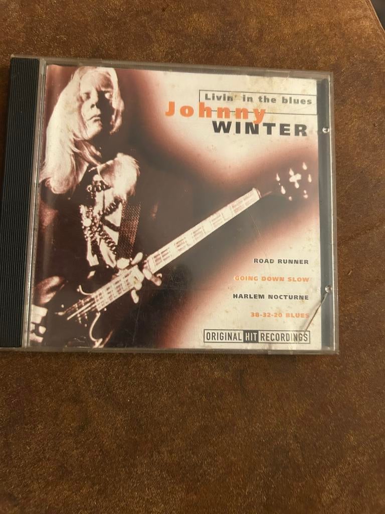 Johnny Winter - livin’ is the blues, Cd's en Dvd's, Ophalen of Verzenden, 1960 tot 1980, Zo goed als nieuw, Blues