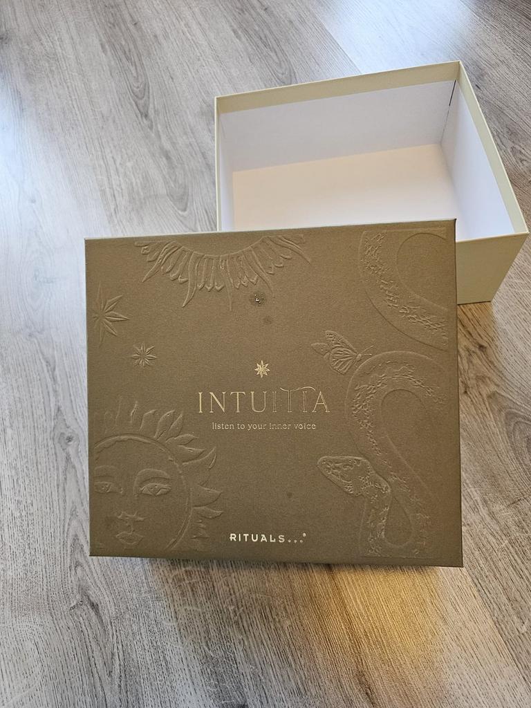 leeg kado verpakking rituals, Ophalen